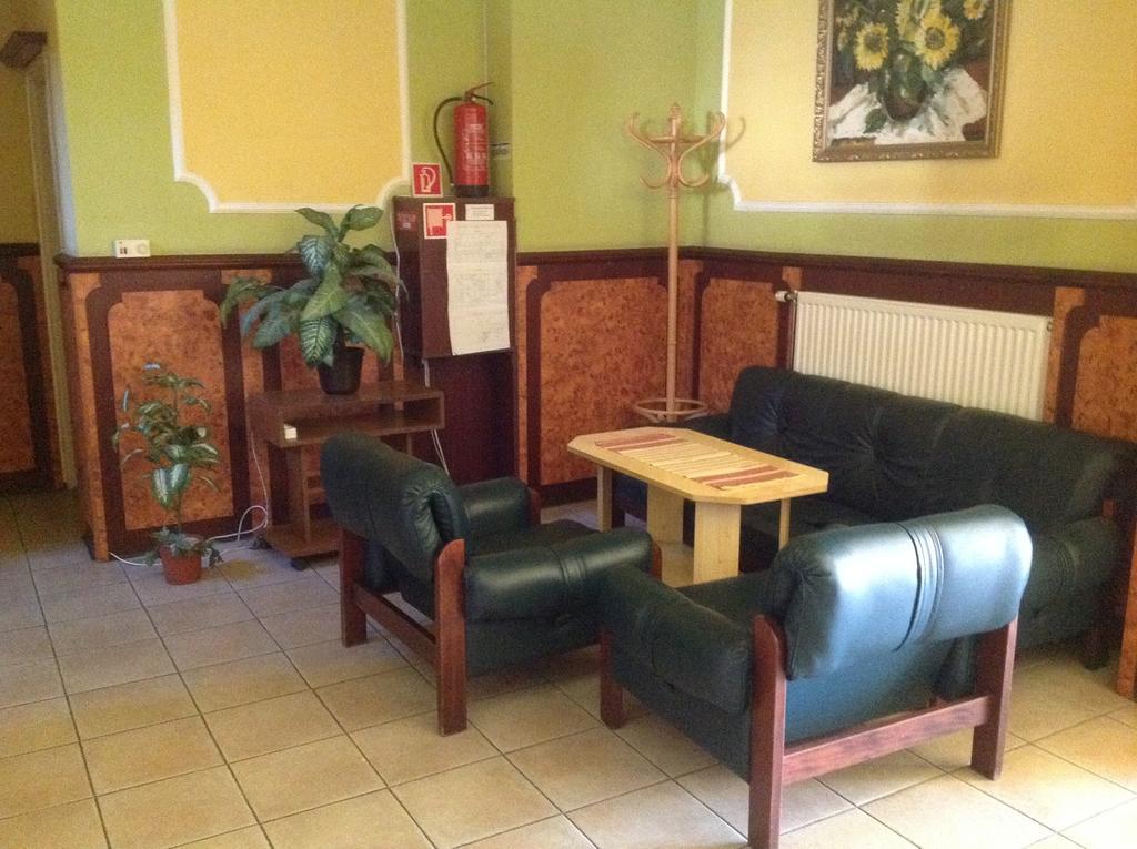 Club Torony Hotel Экстерьер фото